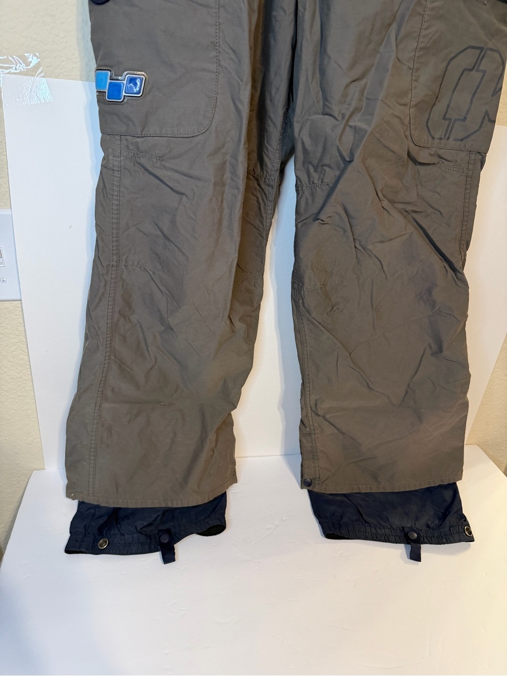Four Square Gray Cargo Snow Pants - Picture 4 of 13